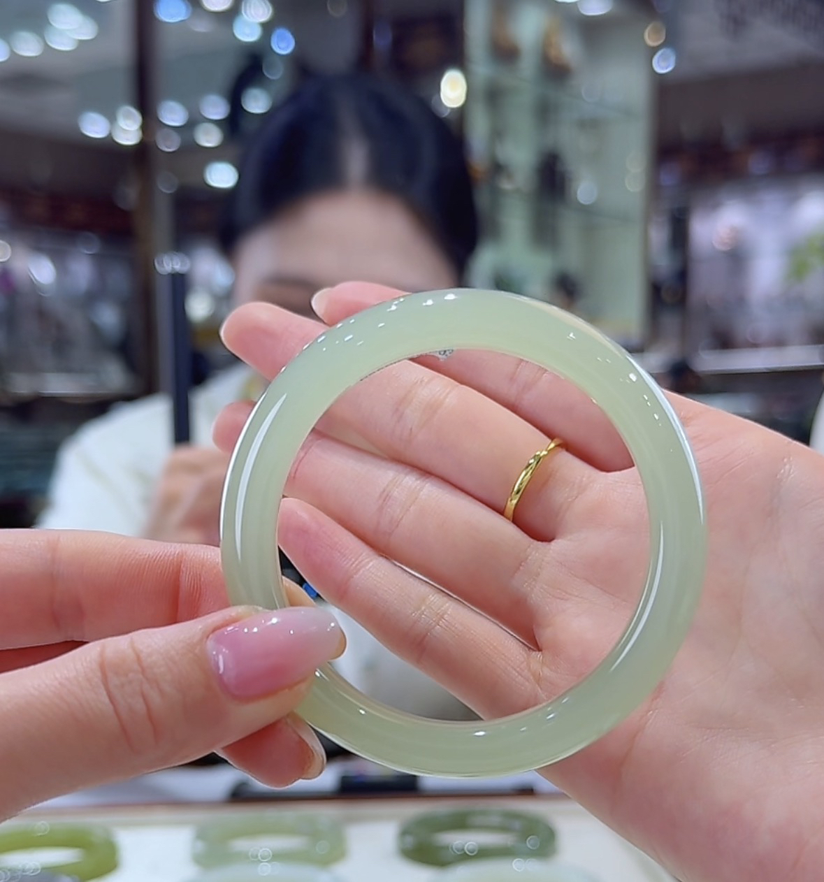 精品和田玉手镯  晴水56