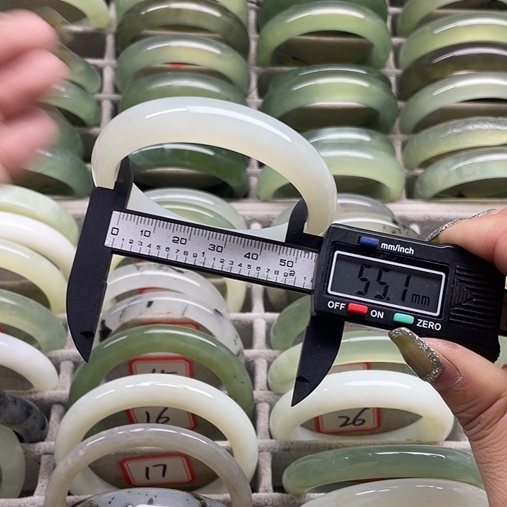 蛇纹石玉未镶嵌手镯31