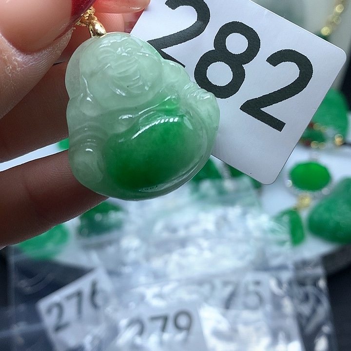 翡翠吊坠(赠链)未镶嵌