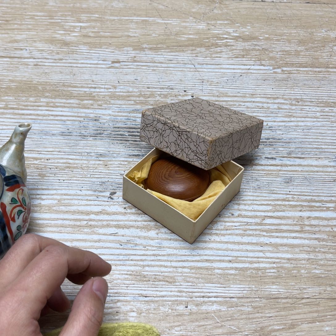 瓷片十**…密密麻麻地排列着一个