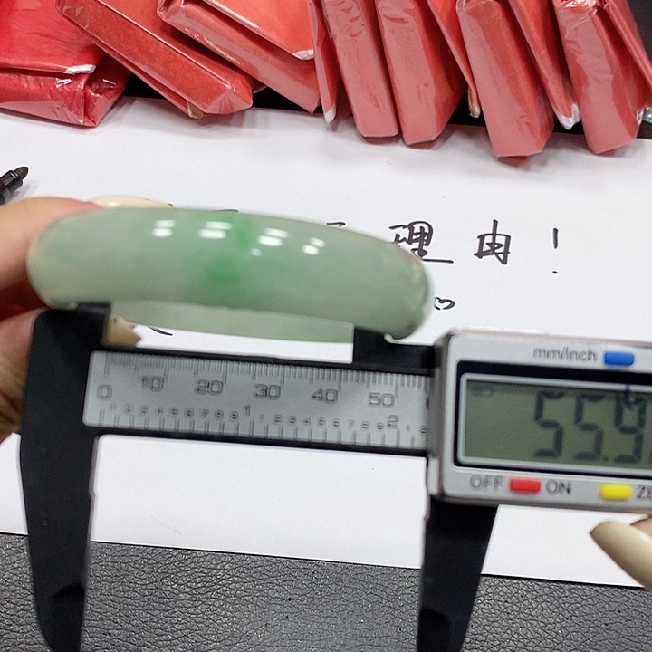 翡翠手镯未镶嵌11