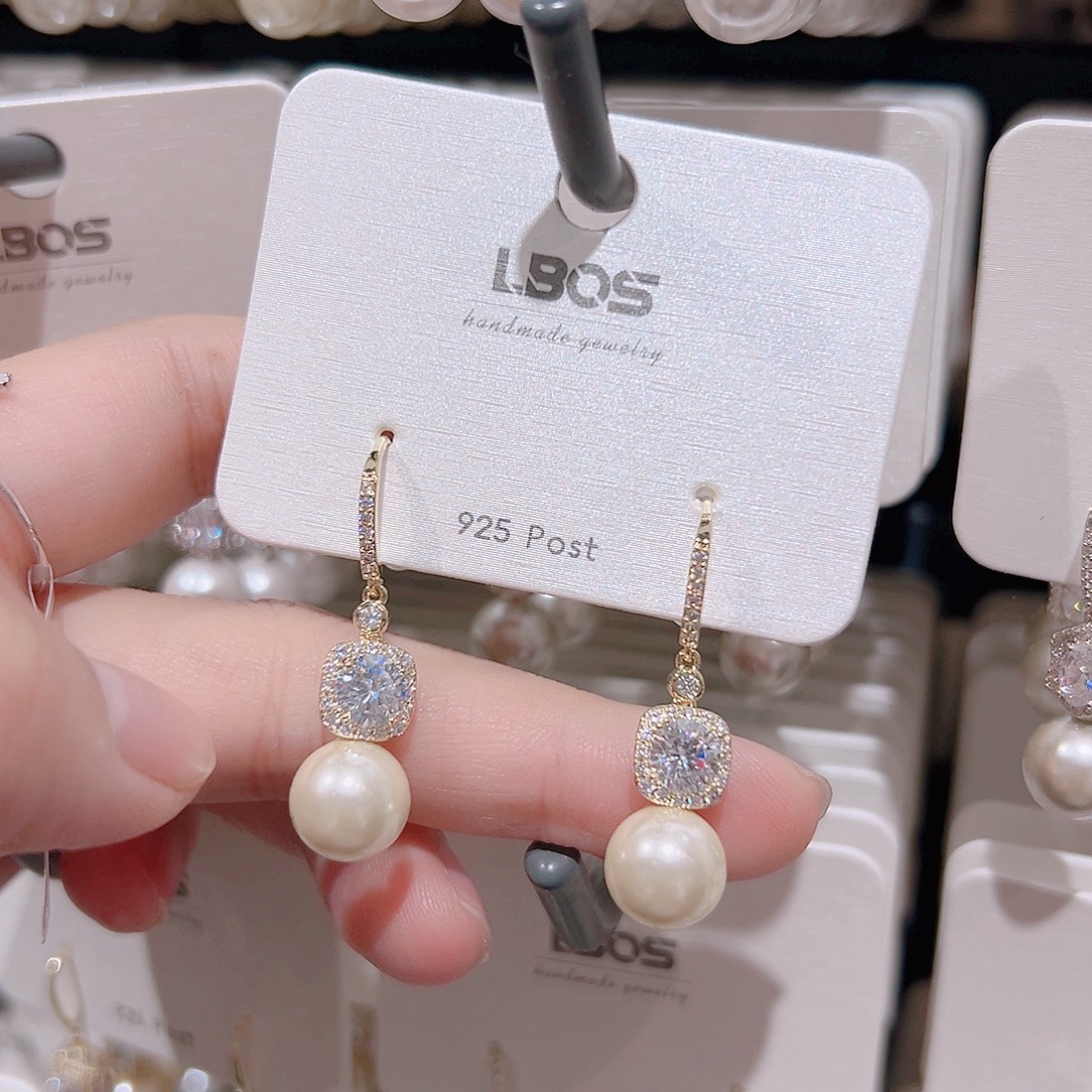 锆石纯铜合金耳环的颜色