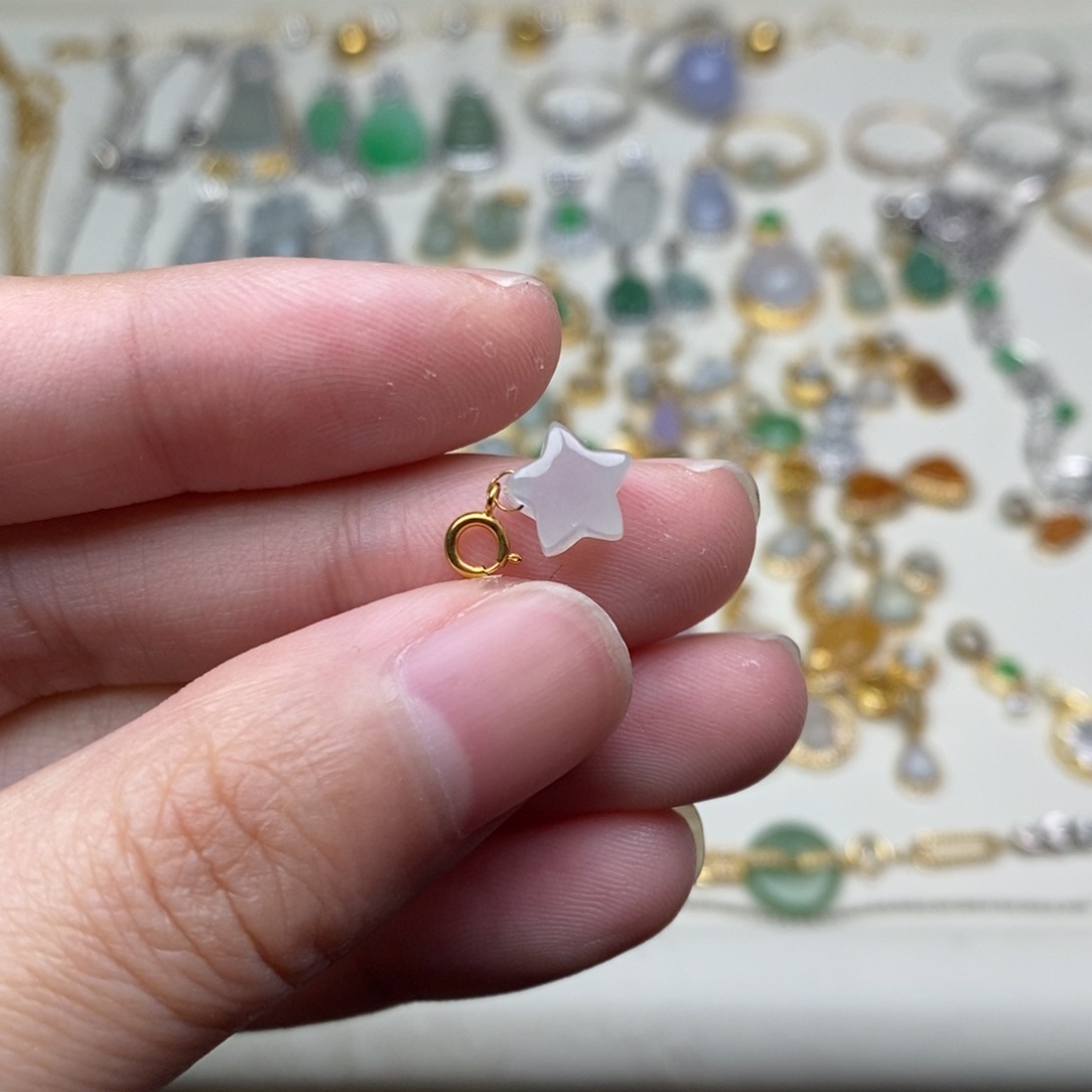 翡翠颈饰18K金镶嵌翡翠提溜