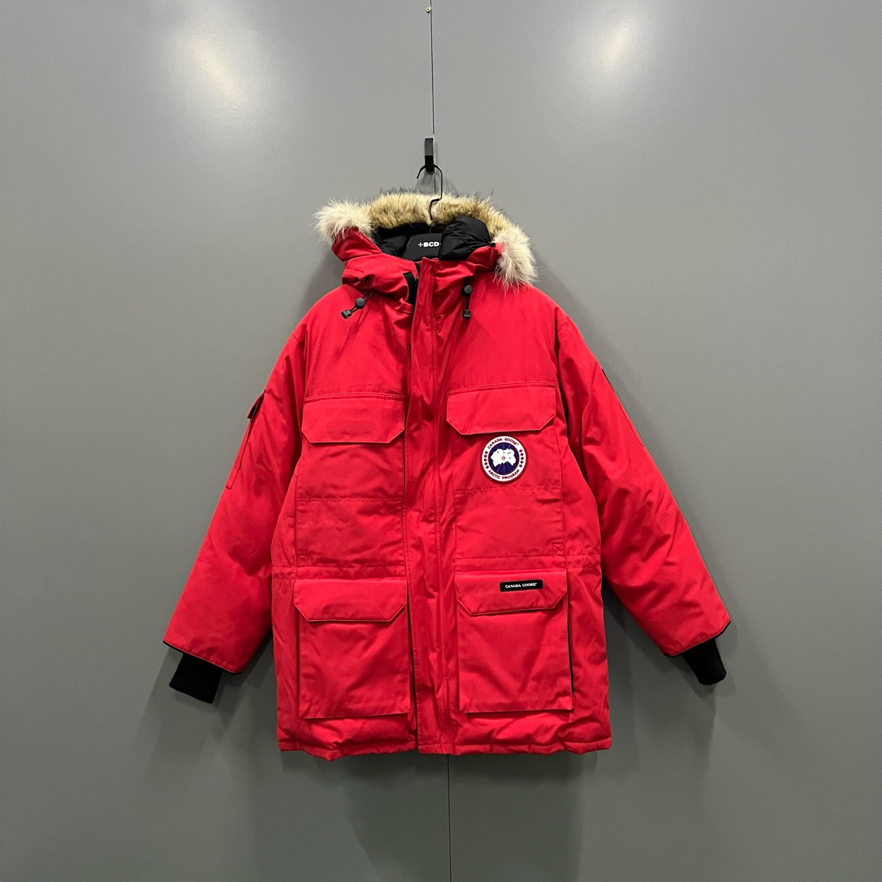 95新 加拿大鹅 （bb）123 红色徽标远征羽绒服 M码