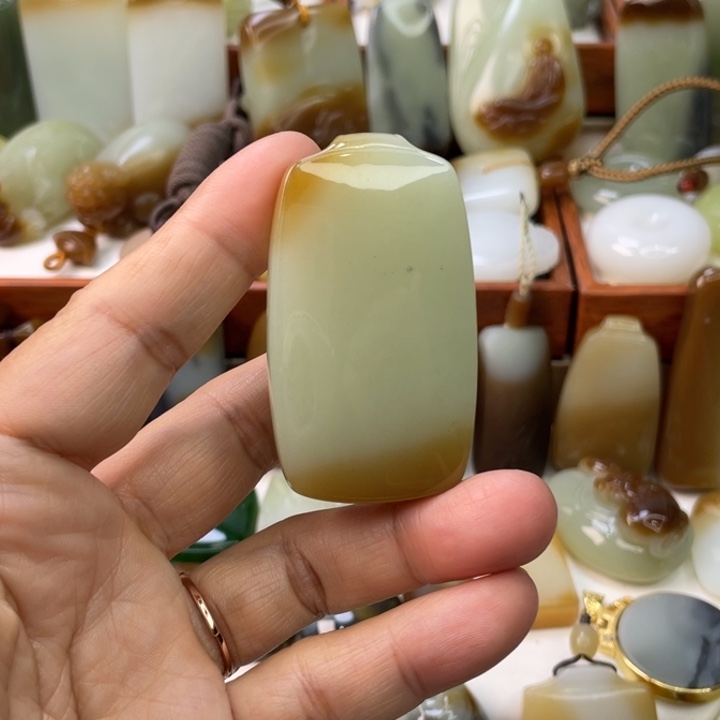 和田玉未镶嵌颈饰