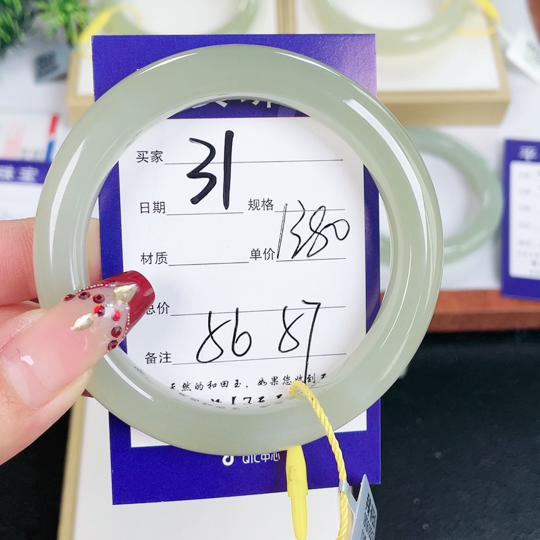 和田玉手镯未镶嵌