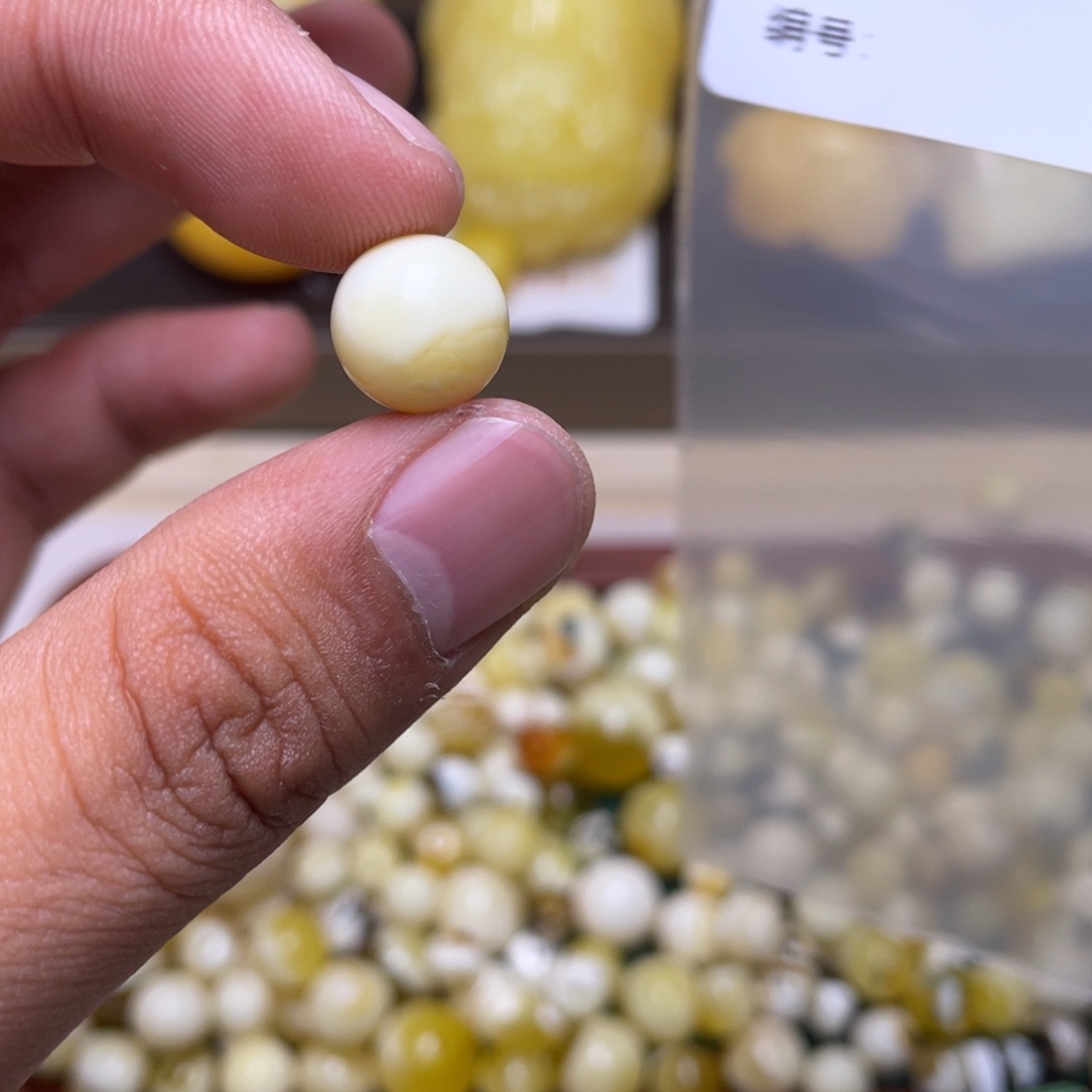 琥珀未镶嵌珠宝奇石