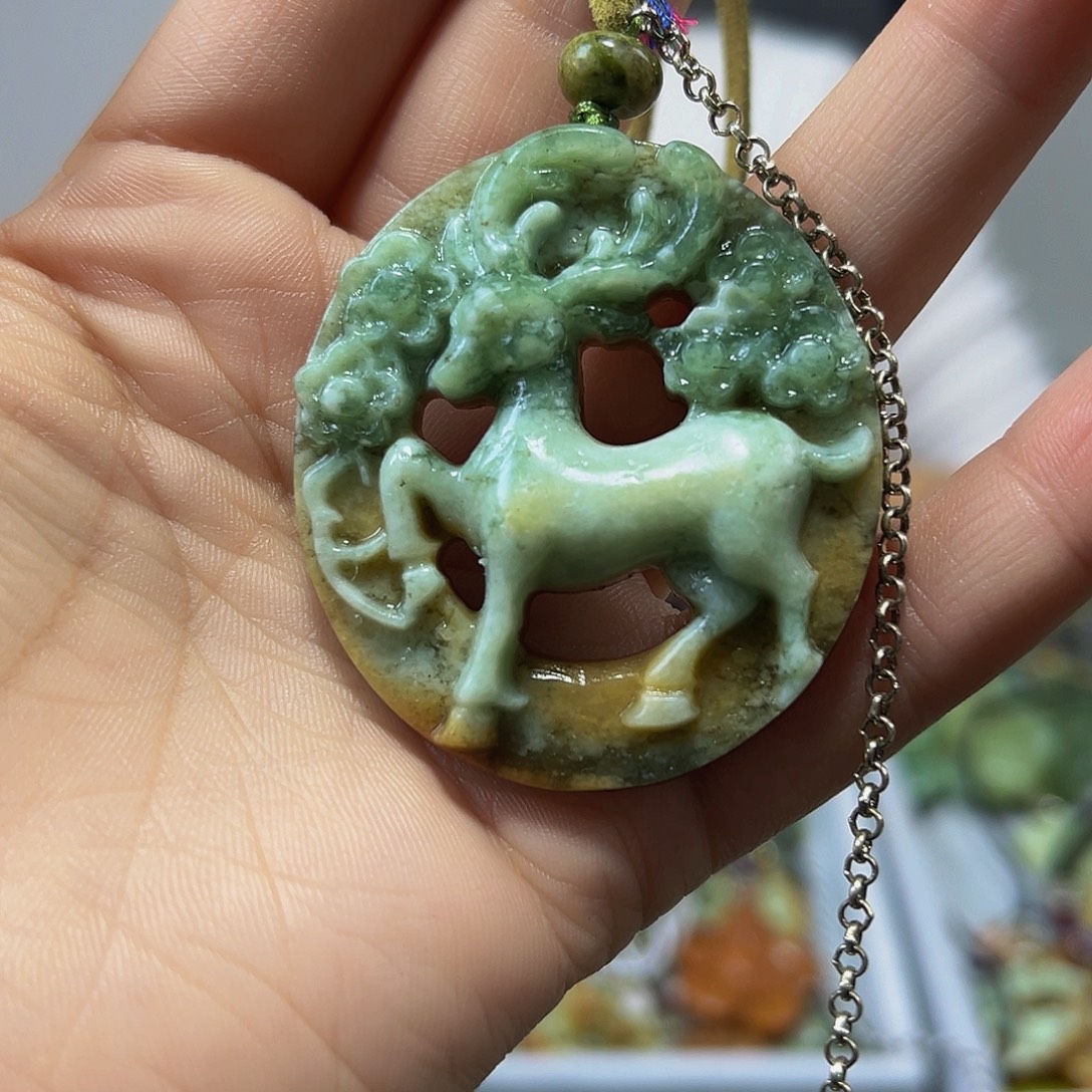 蛇纹石玉未镶嵌颈饰
