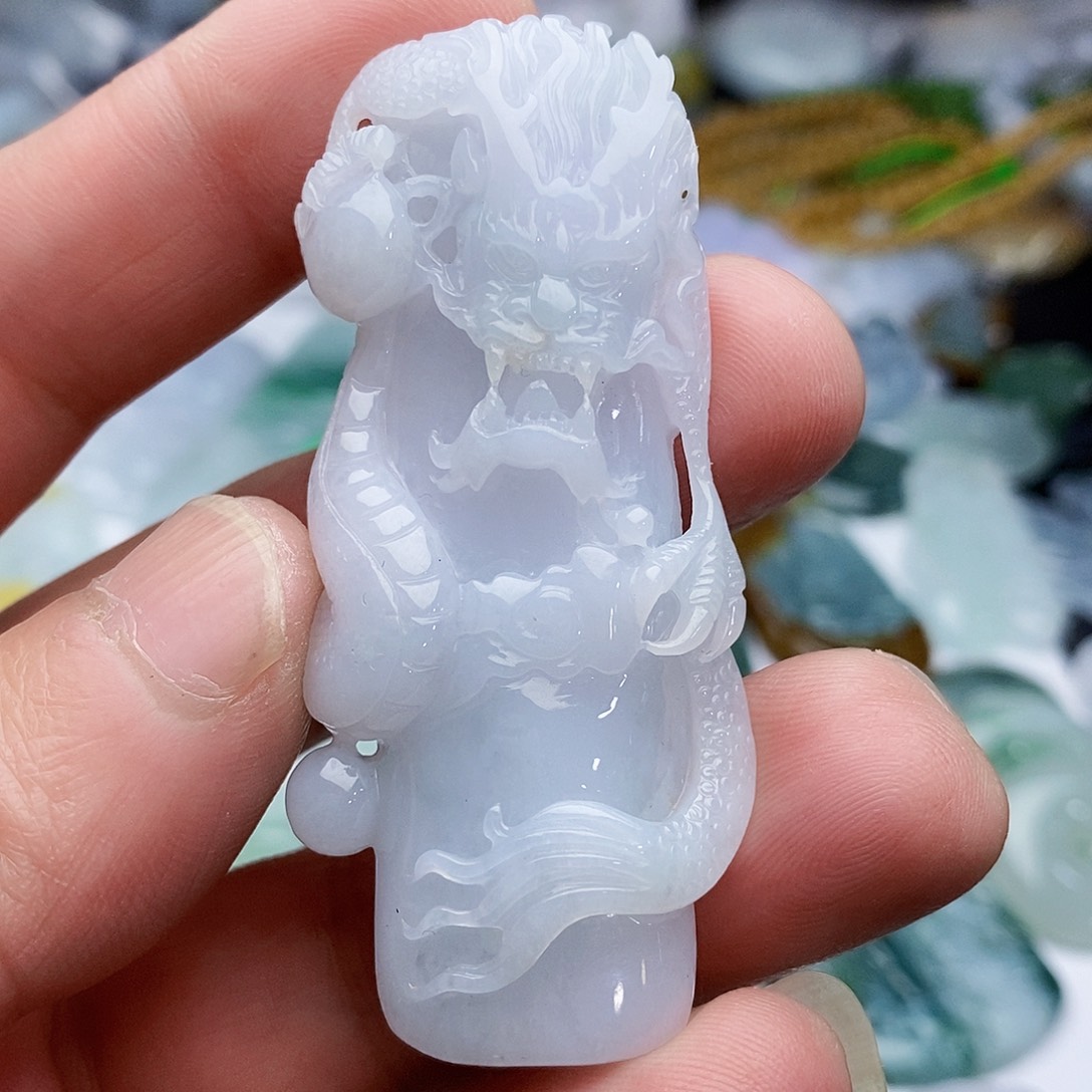 翡翠颈饰未镶嵌龙柱