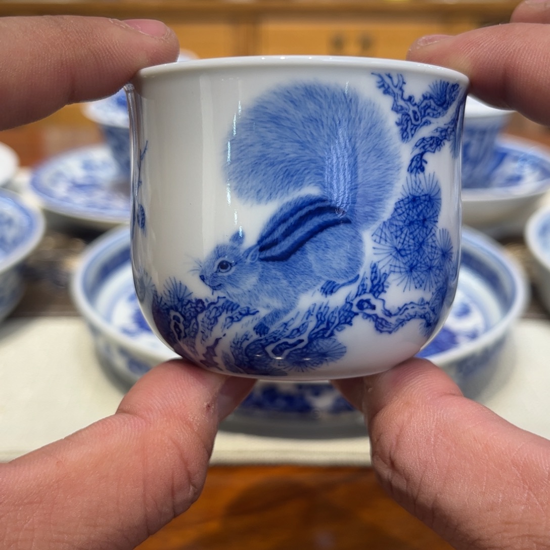 青花松鼠主人杯一只