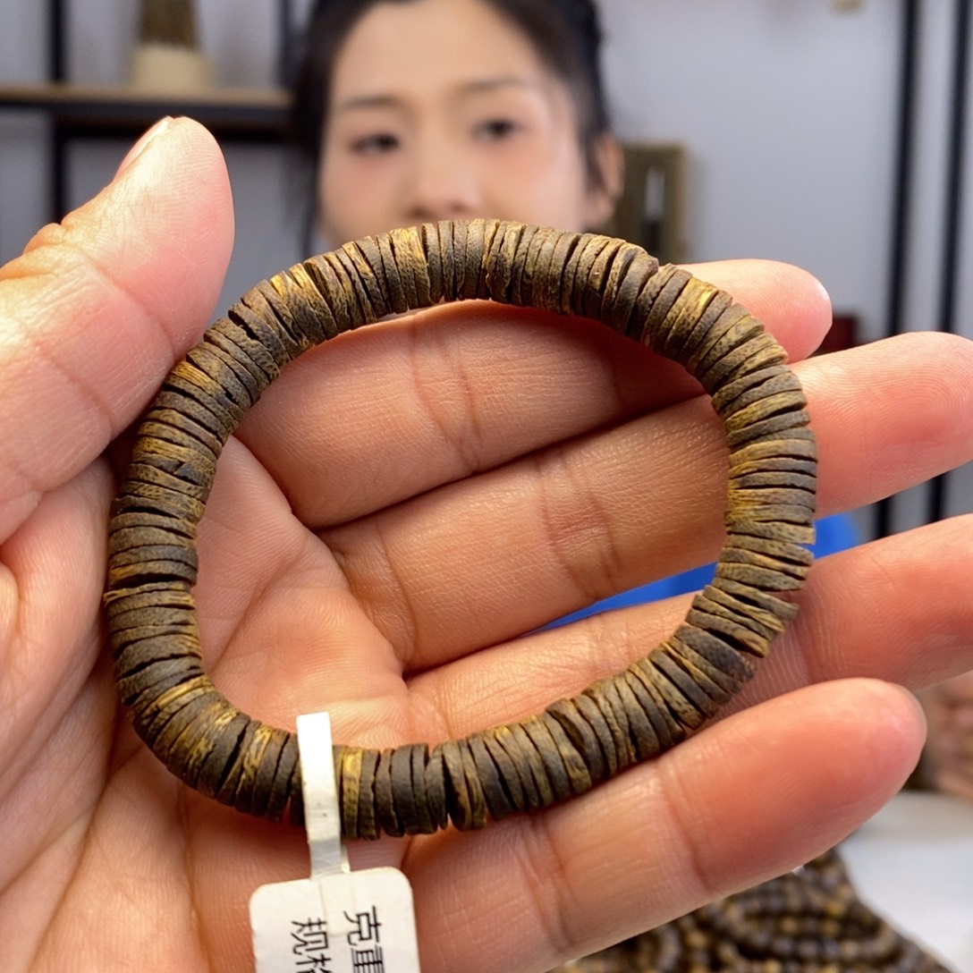 小***e沉香手串奇楠沉水片片0.8单圈9.7克