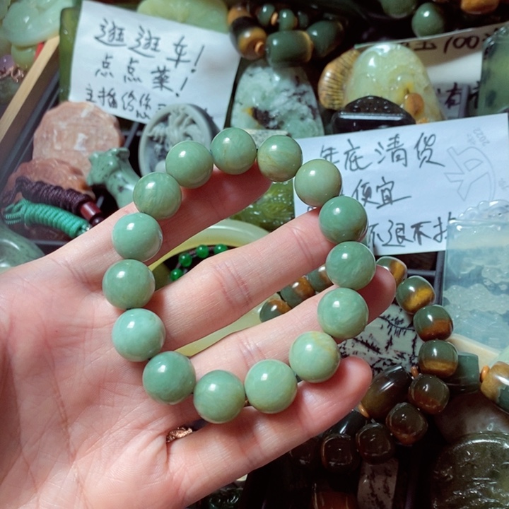 蛇纹石玉颈饰未镶嵌