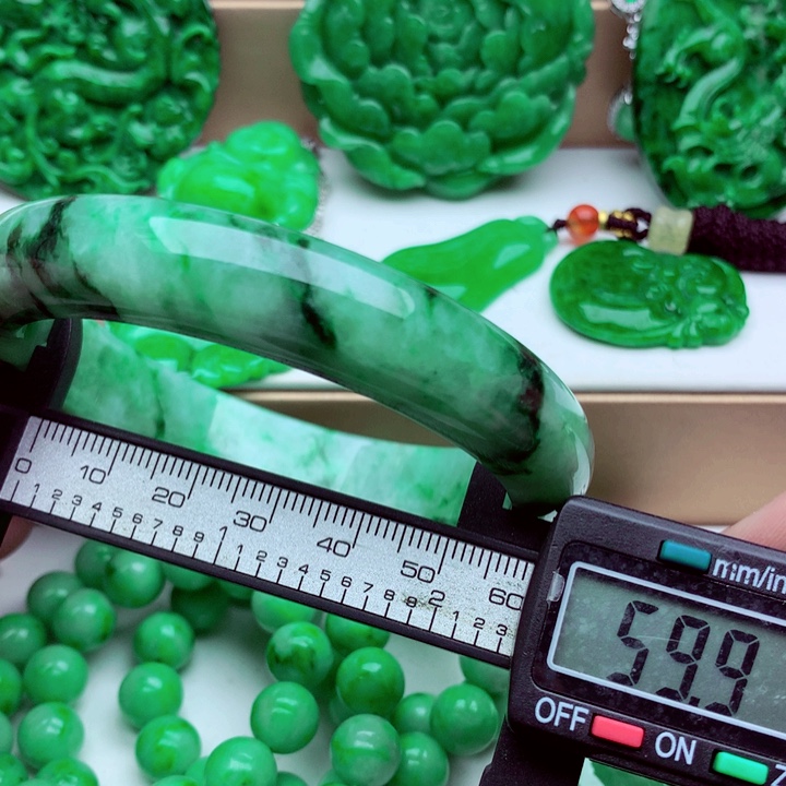 翡翠未镶嵌手镯A货