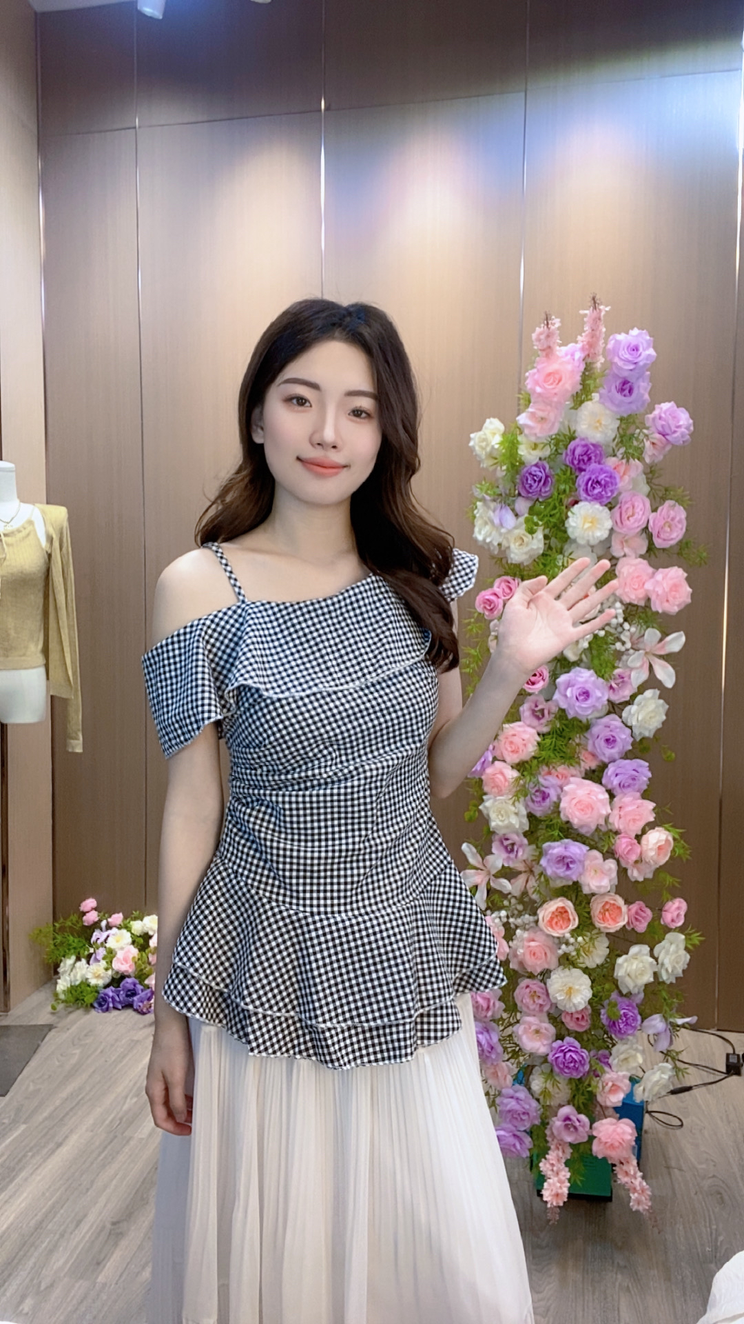 十一家2025夏季新款韩系纯欲荷叶边不规则吊带衬衫时尚上衣女