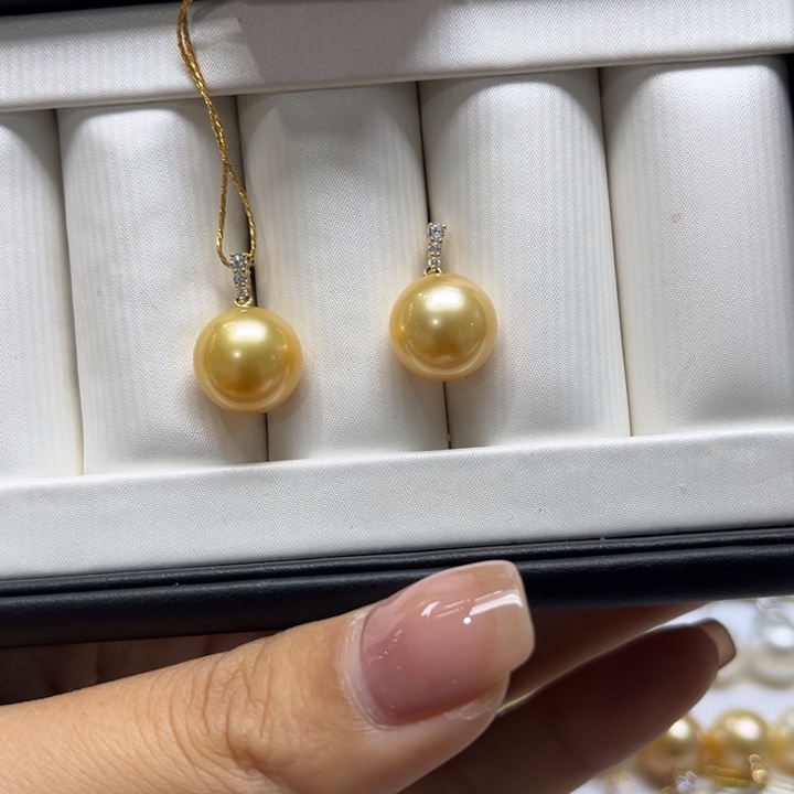 海水珍珠耳饰18K金镶嵌11-12mm