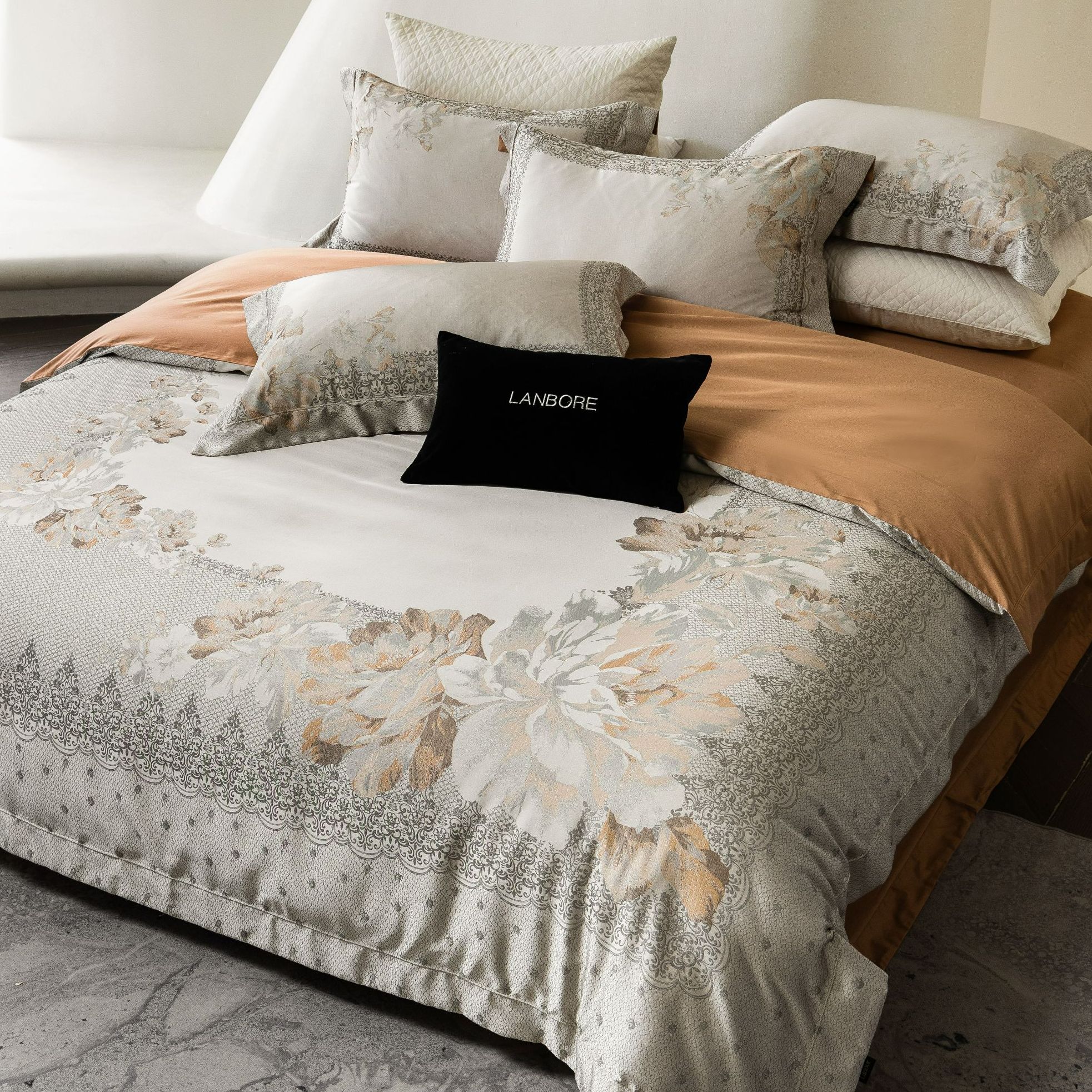 孔龙 暖金栀梦 欧式重工高精密锦缎高端轻奢贴服纯棉 床品套件