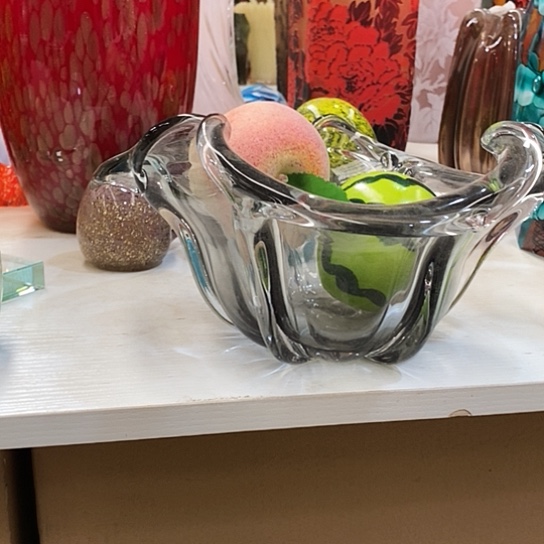 琉璃花瓶高13宽24厘米