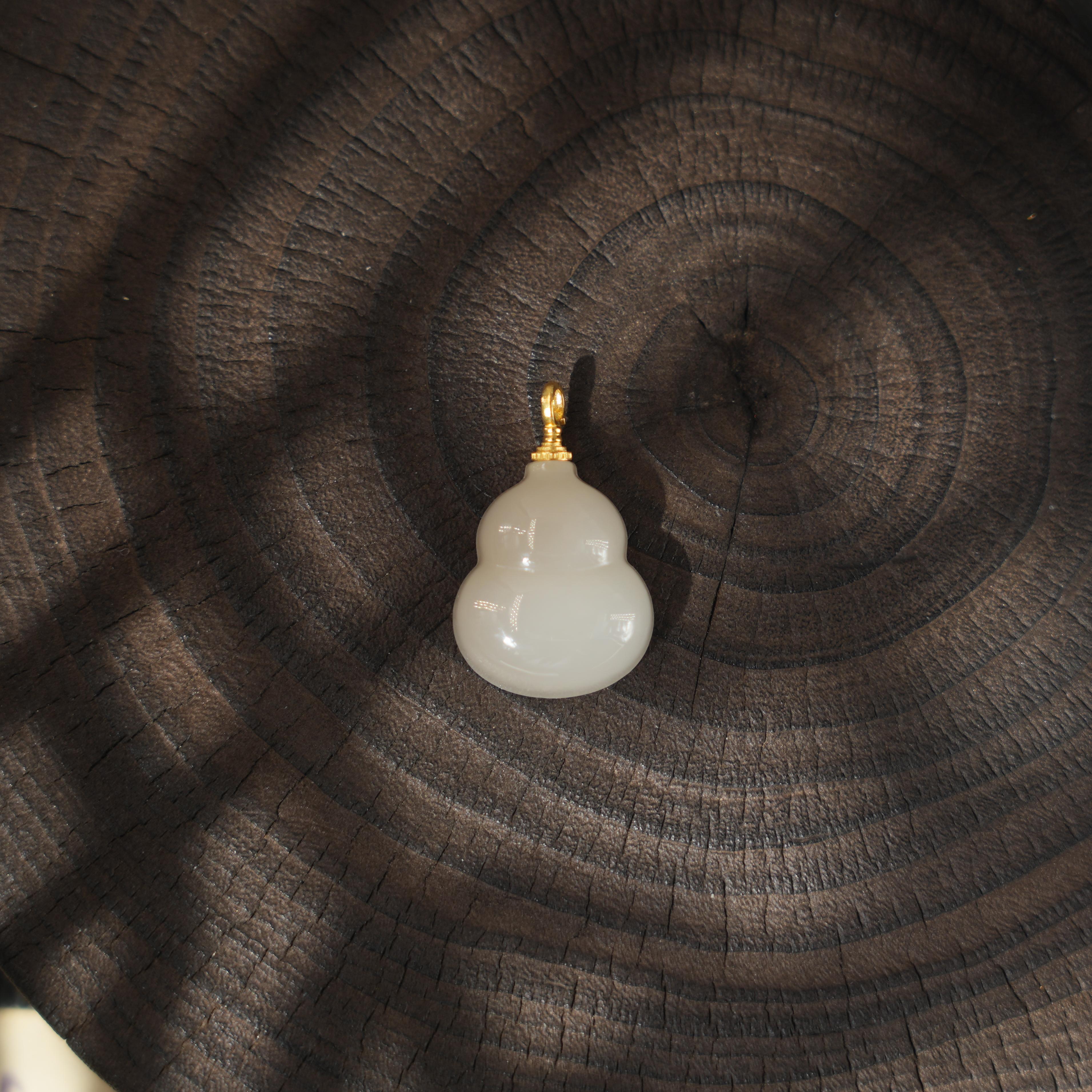 大粉葫-天然和田玉18K金吊坠