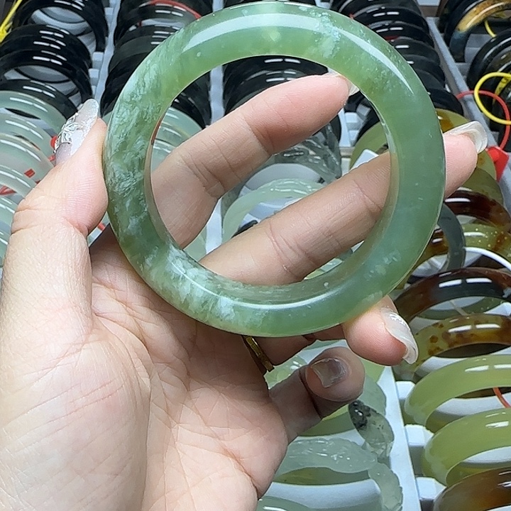 蛇纹石玉未镶嵌手镯