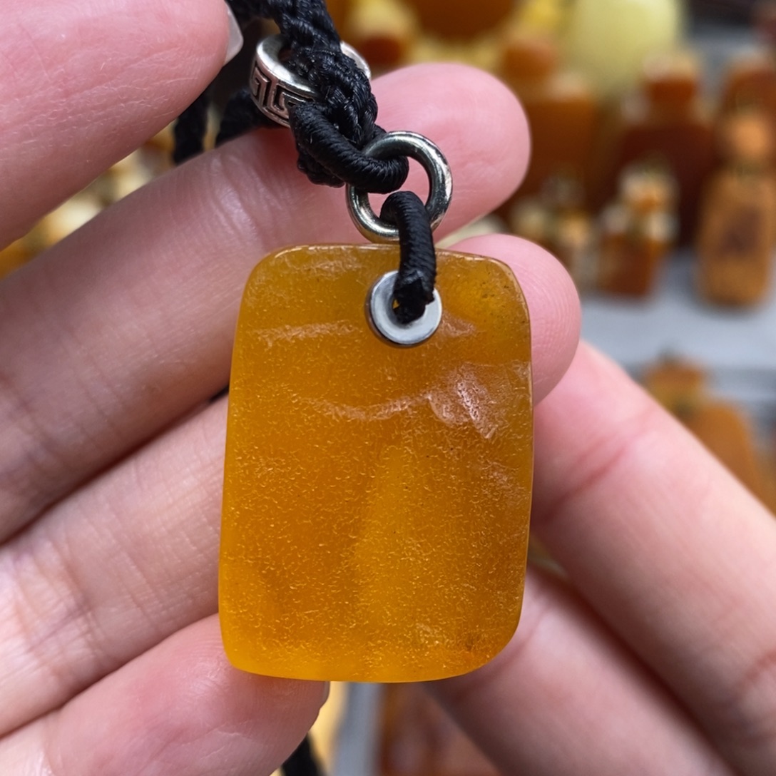 蜜蜡未镶嵌珠宝奇石