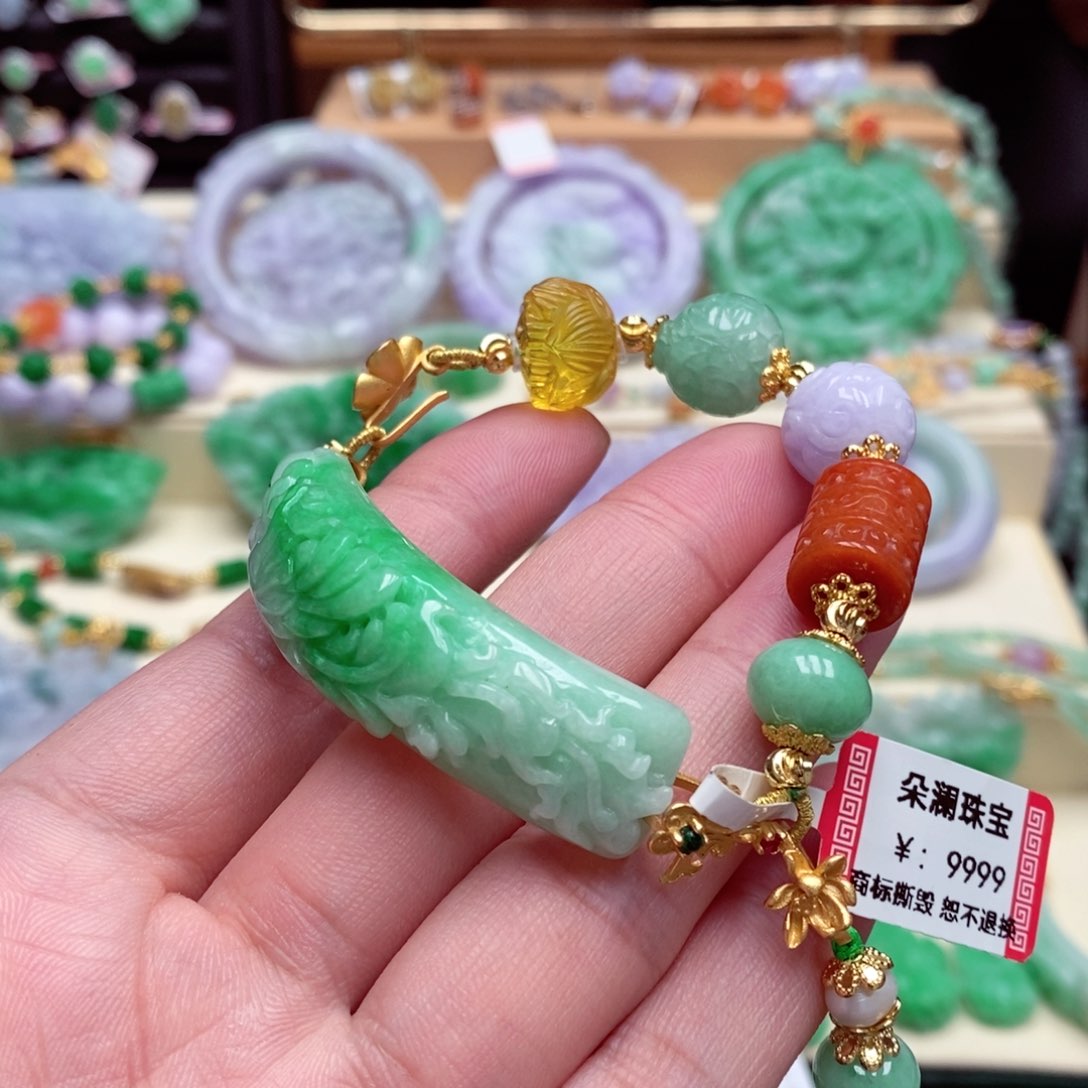 未镶嵌手链翡翠七****?翡翠手牌