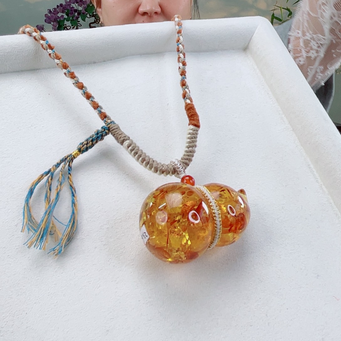 未镶嵌琥珀颈饰琥珀