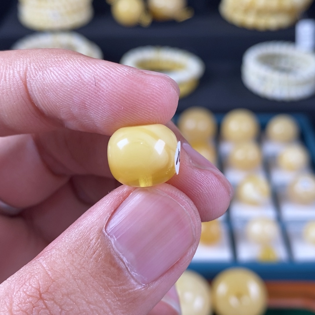 未镶嵌蜜蜡珠宝奇石