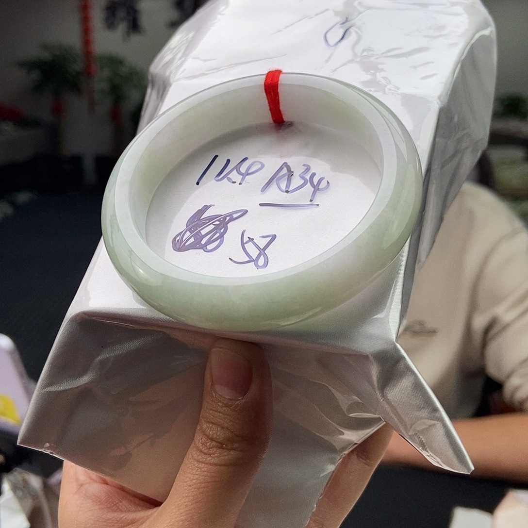 翡翠手镯未镶嵌拍一发一