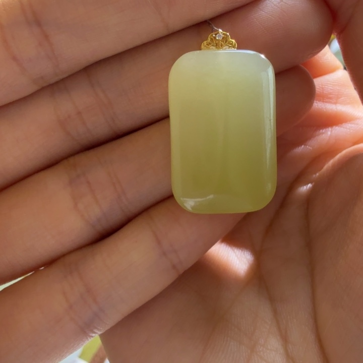 和田玉18K金镶嵌颈饰