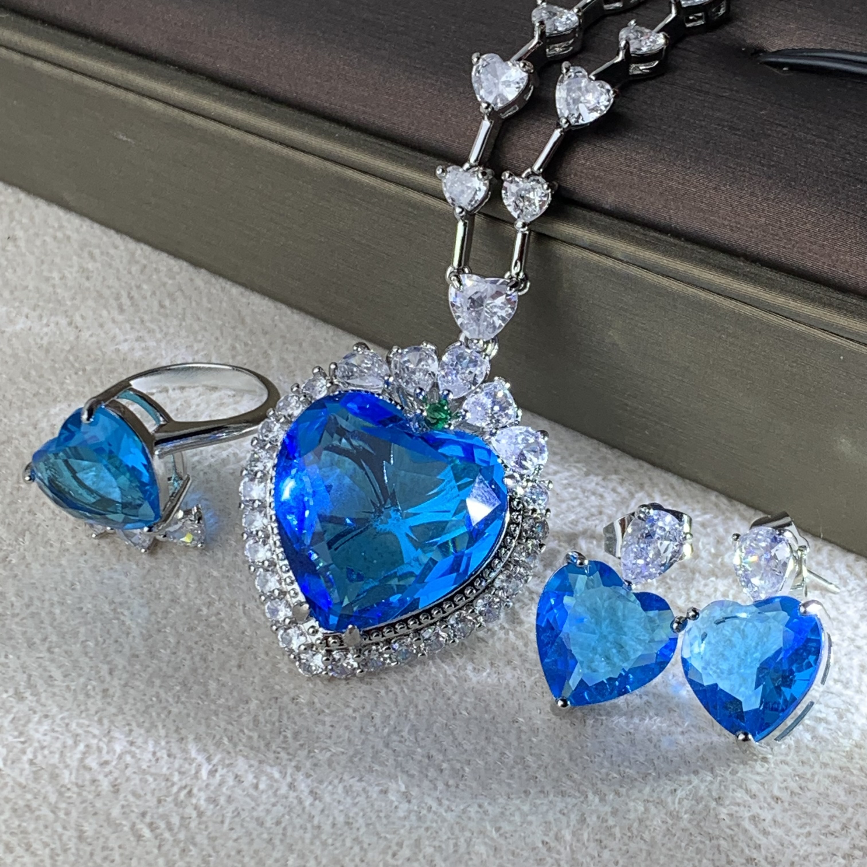 6097项链--收藏级轻奢时尚设计首饰送礼盒【三件套】