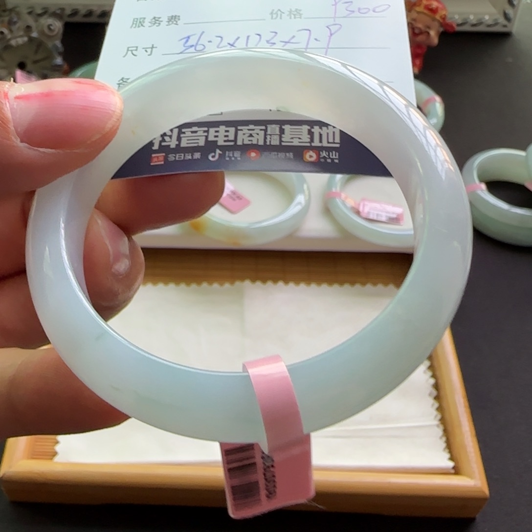 翡翠未镶嵌手镯咔****諾天然A货翡翠手镯