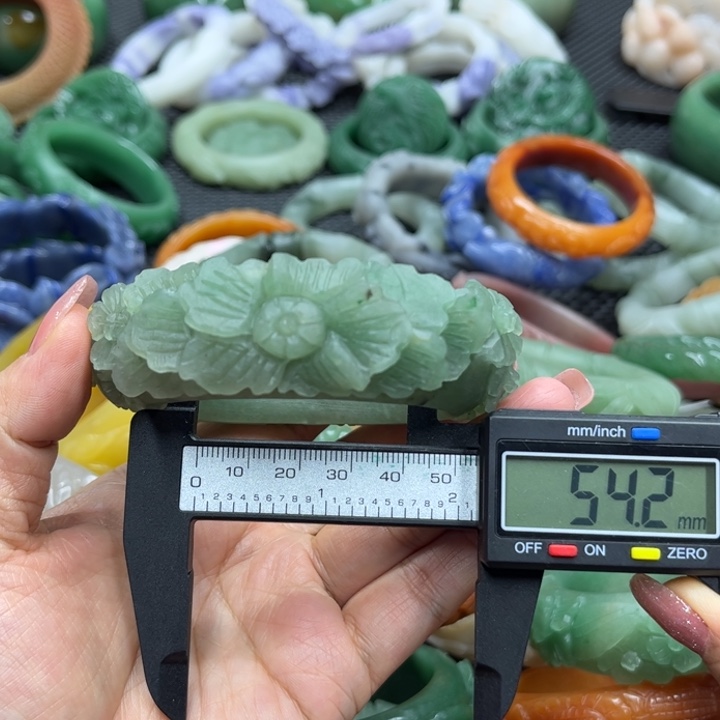 石英质玉未镶嵌手镯芸**