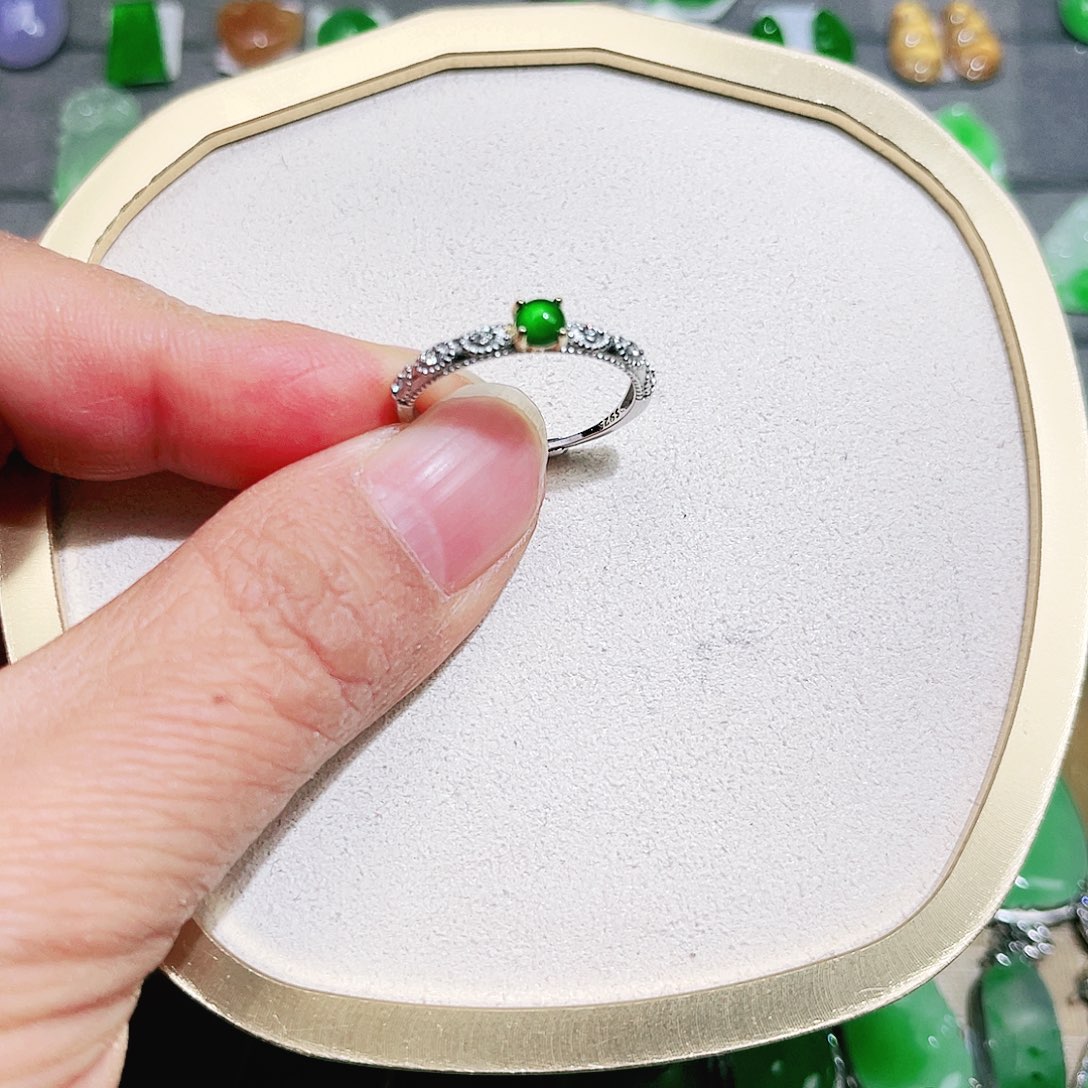 翡翠颈饰未镶嵌裸石