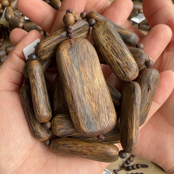 沉香手串乌身多样性发货一条卡13-45克