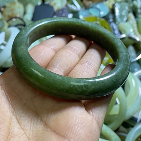 岫玉手镯未镶嵌60口径