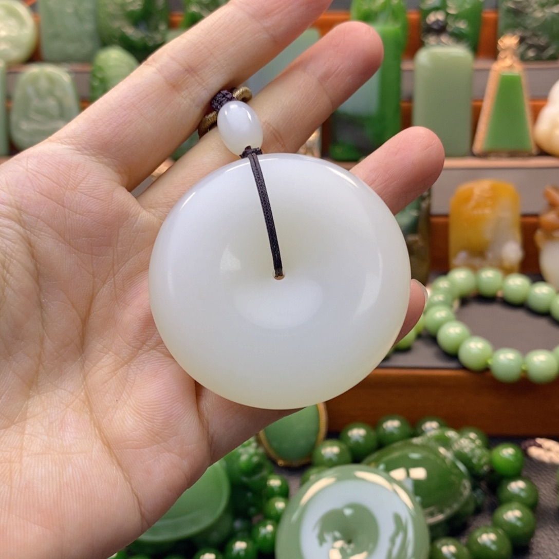 颈饰未镶嵌和田玉（白玉）有*李平安扣