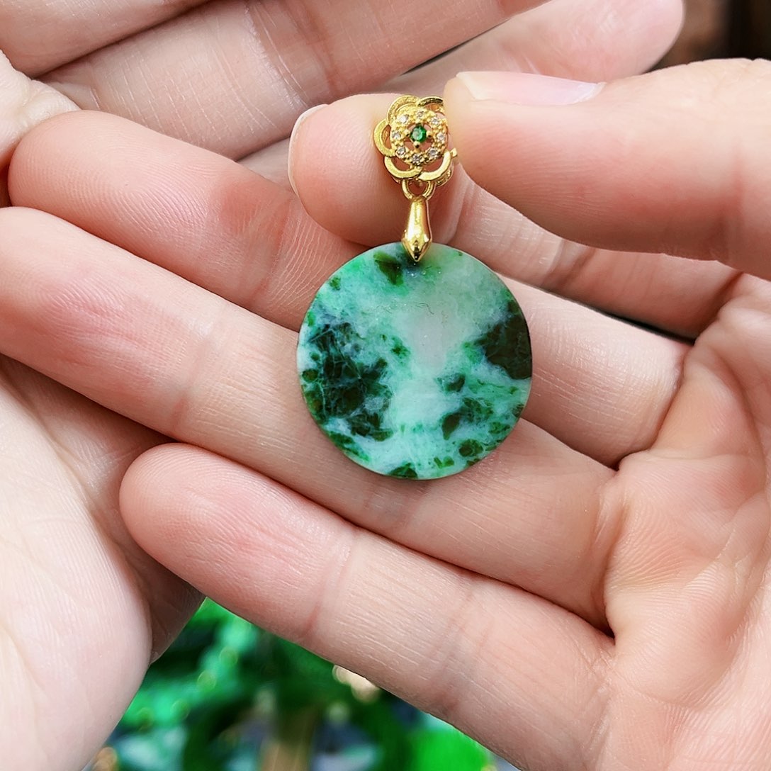 翡翠颈饰未镶嵌吊坠多样性