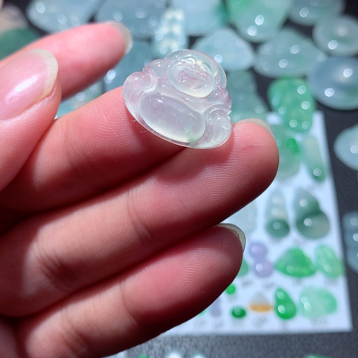 翡翠颈饰未镶嵌佛公