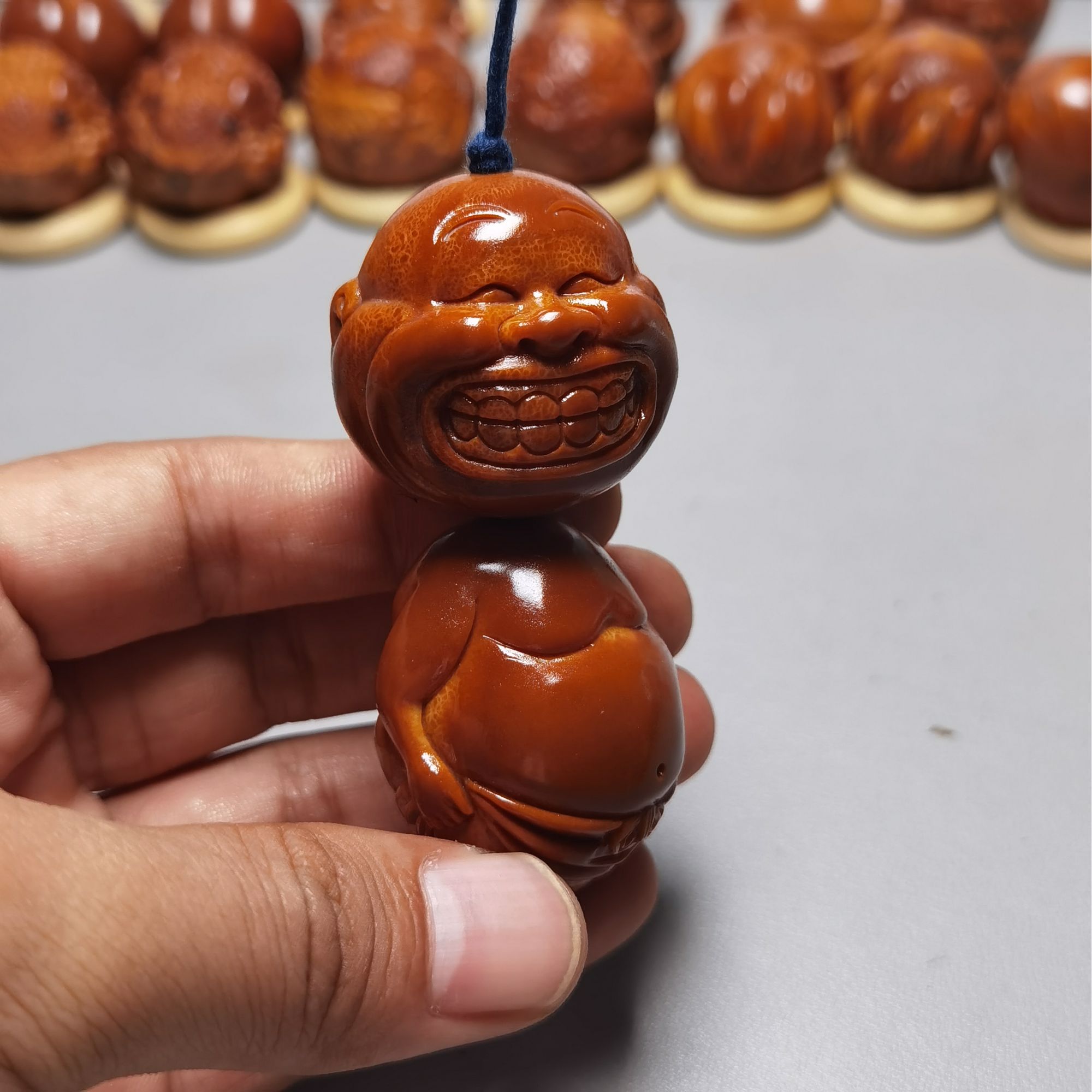 巴西橄榄核雕刻小屁孩