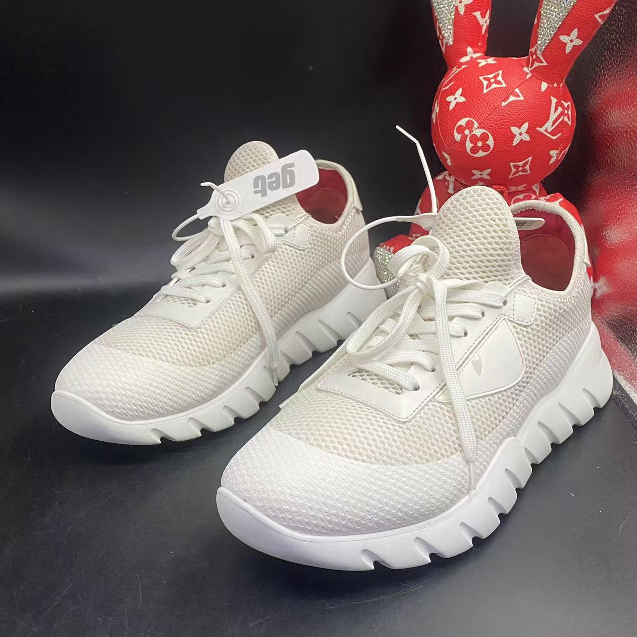 95新 FENDI/芬迪 【聚星福利】白色网面恶魔之眼软底鞋42码ddm1572