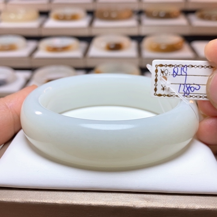 和田玉手镯未镶嵌59