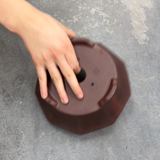 紫砂花盆里放上香辣