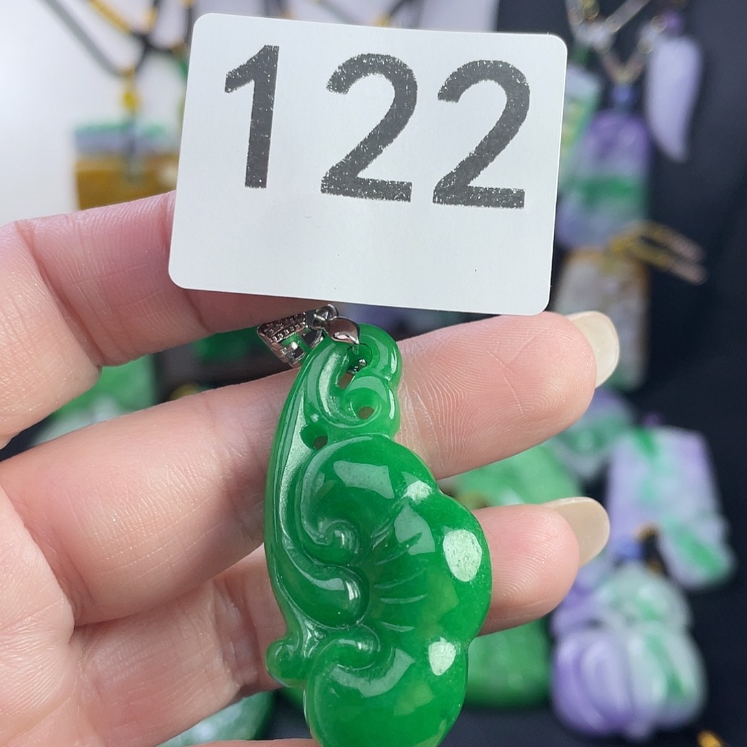 翡翠未镶嵌吊坠(赠链)