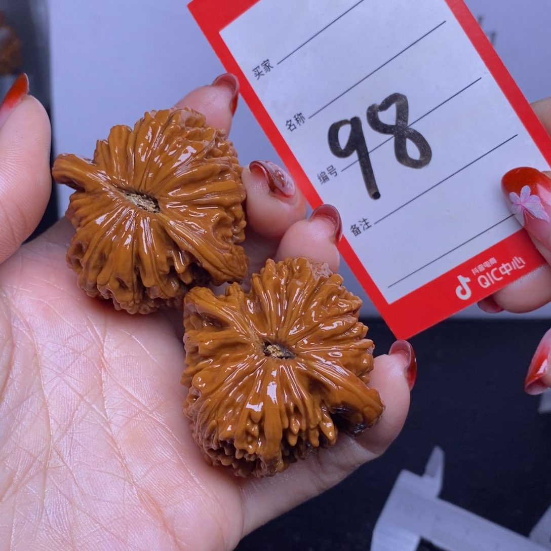 文玩核桃把件98/45四座楼