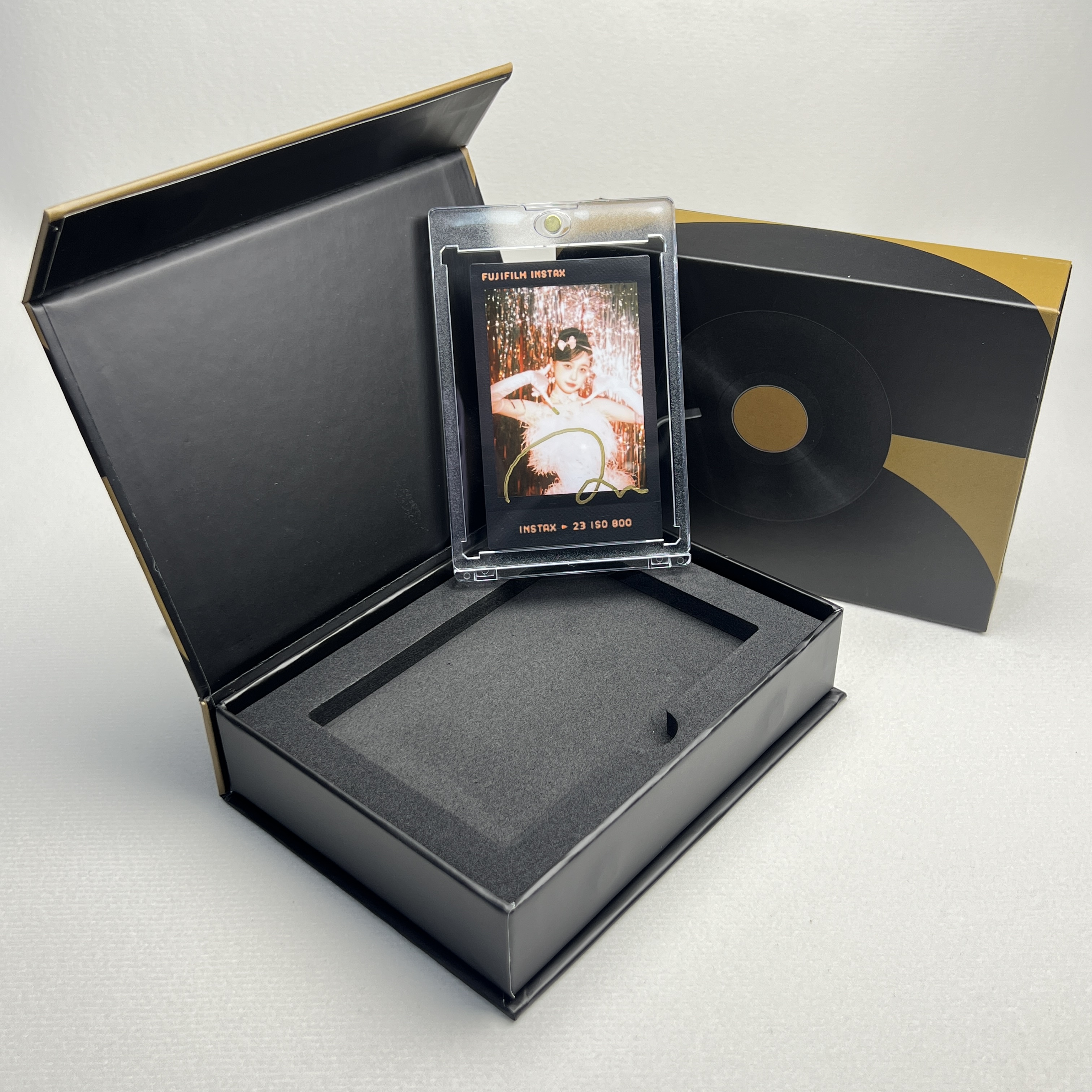 N6527虞书欣 签名正品拍立得照片 黑胶