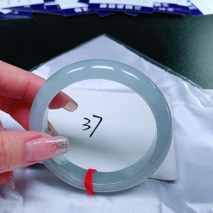 翡翠手镯未镶嵌翡翠手镯未镶嵌