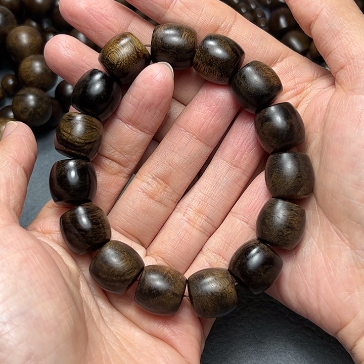 沉香手串白棋留疤