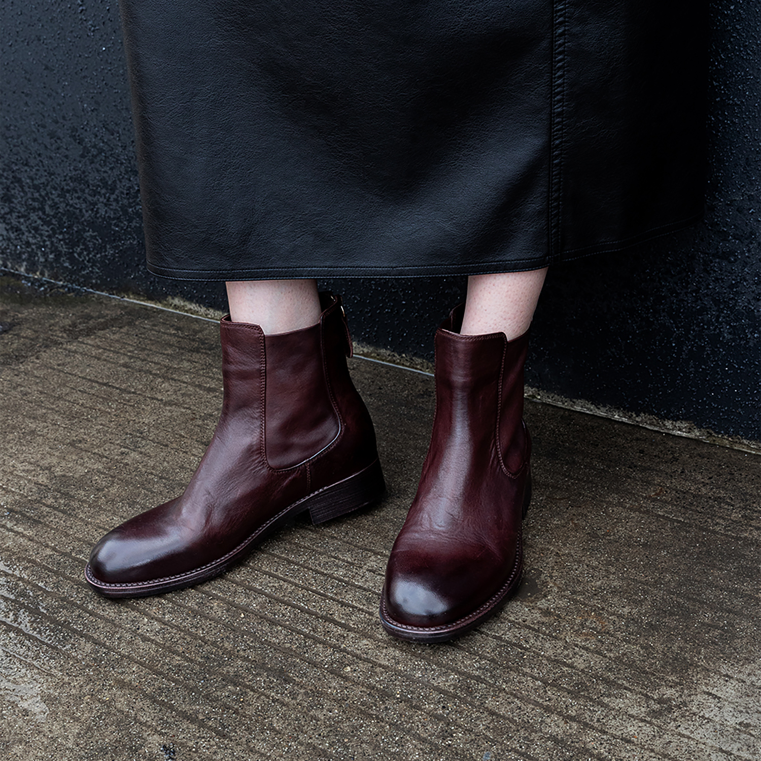 短靴时尚百搭真皮复古粗跟英伦风方头秋冬厚底平底中跟圆头短筒