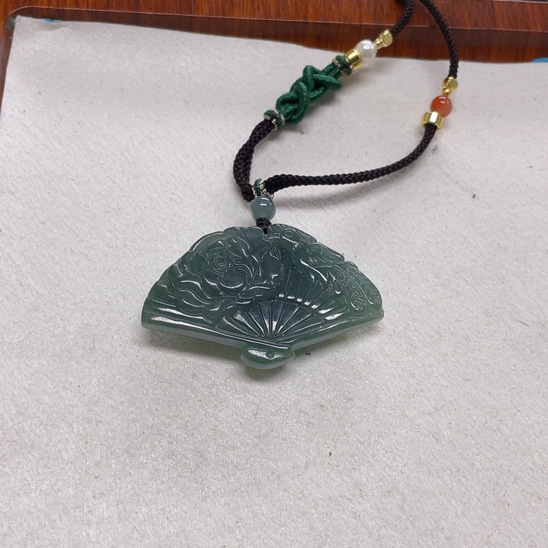 翡翠未镶嵌颈饰翡翠扇子吊坠