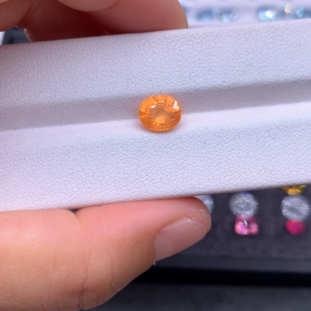 石榴石（芬达石）珠宝半成品未镶嵌2.49克拉